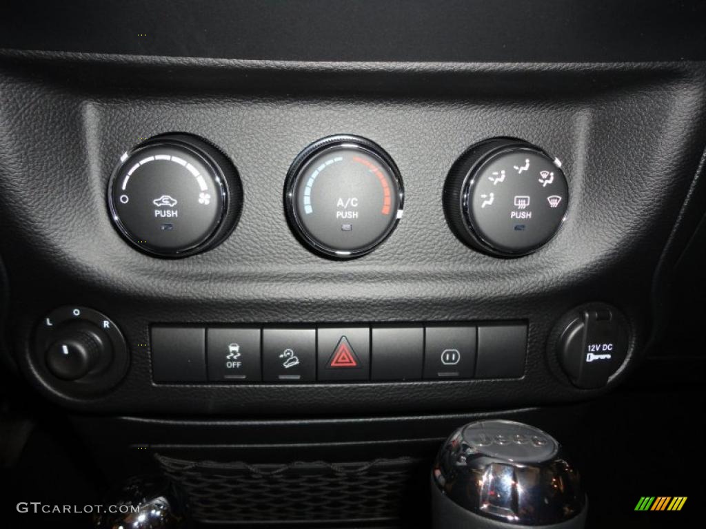 2011 Wrangler Unlimited Sahara 4x4 - Detonator Yellow / Black photo #29