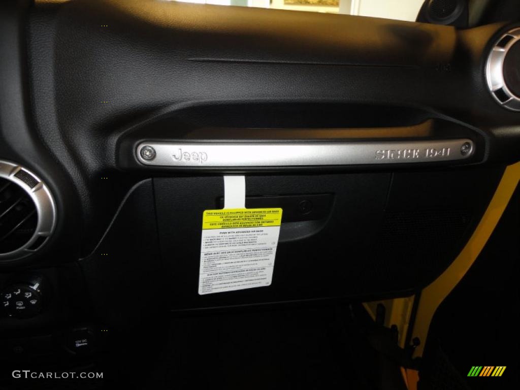 2011 Wrangler Unlimited Sahara 4x4 - Detonator Yellow / Black photo #34