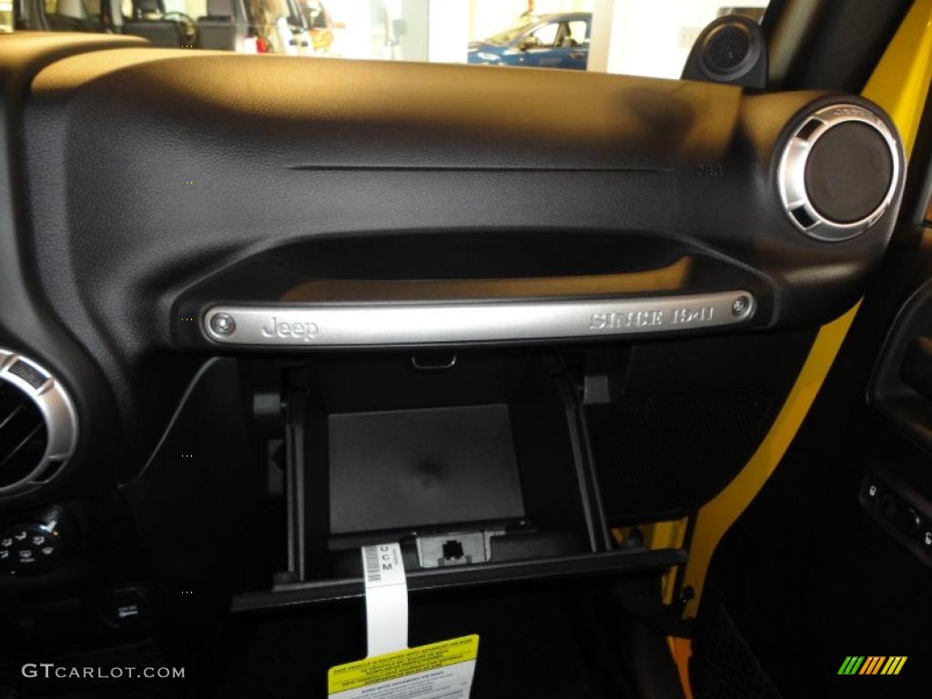 2011 Wrangler Unlimited Sahara 4x4 - Detonator Yellow / Black photo #35