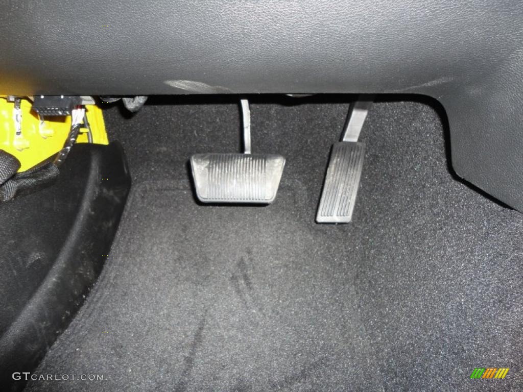 2011 Wrangler Unlimited Sahara 4x4 - Detonator Yellow / Black photo #37