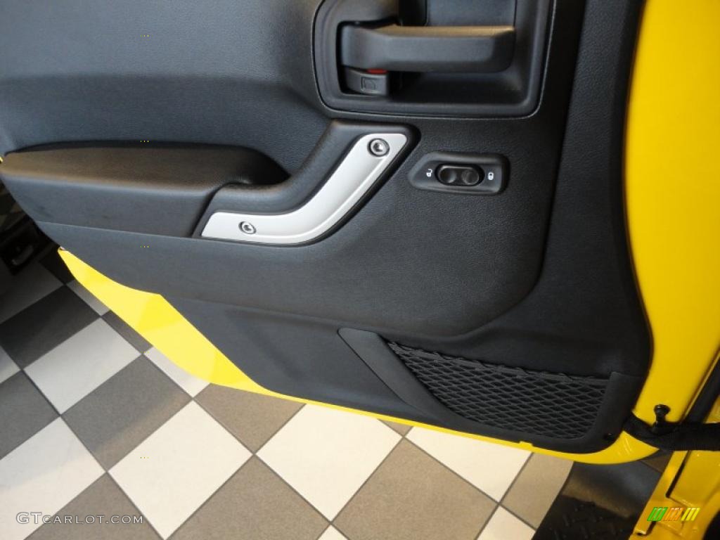2011 Wrangler Unlimited Sahara 4x4 - Detonator Yellow / Black photo #43