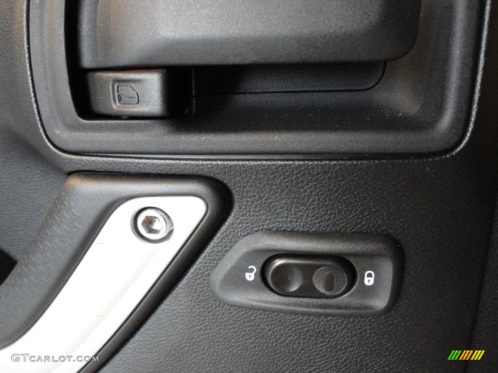 2011 Wrangler Unlimited Sahara 4x4 - Detonator Yellow / Black photo #44