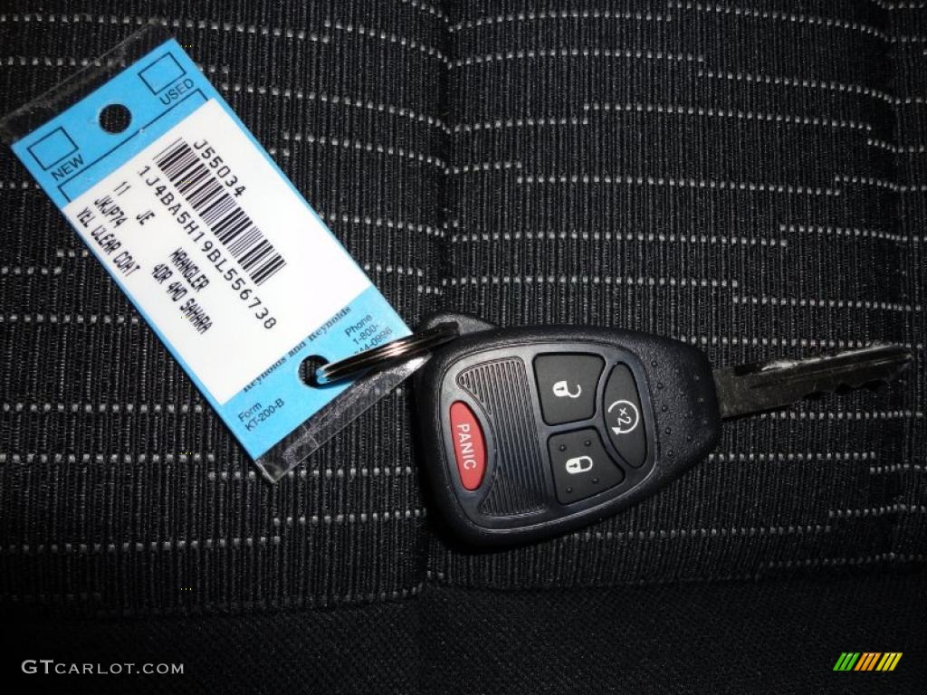 2011 Wrangler Unlimited Sahara 4x4 - Detonator Yellow / Black photo #67