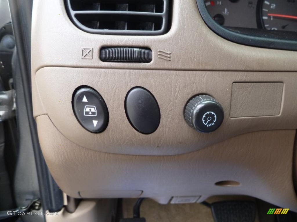 2004 Toyota Sequoia SR5 Controls Photo #43393076