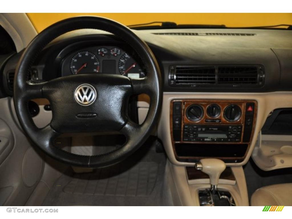 1999 Passat GLS Sedan - Royal Green Pearl / Beige photo #5