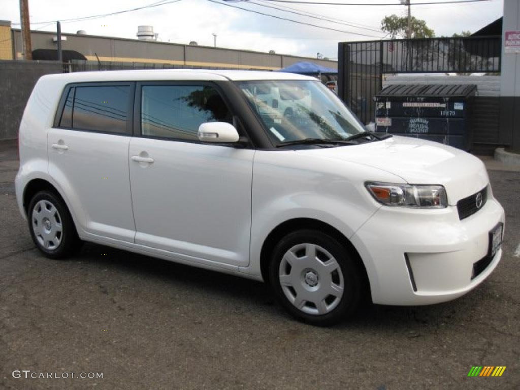 Super White 2010 Scion xB Standard xB Model Exterior Photo #43396896