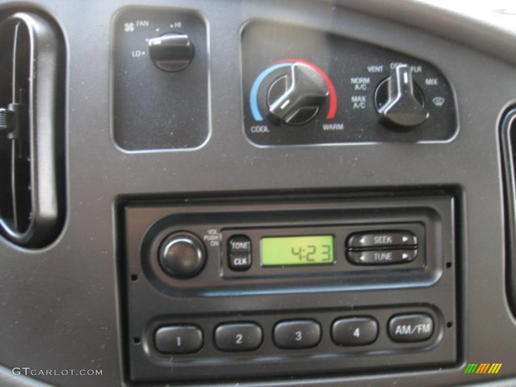 2007 Ford E Series Van E250 Commercial Controls Photo #43397756