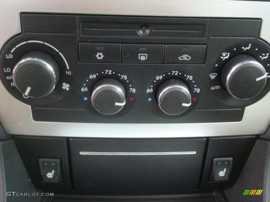 2006 Dodge Magnum R/T Controls Photo #43410004