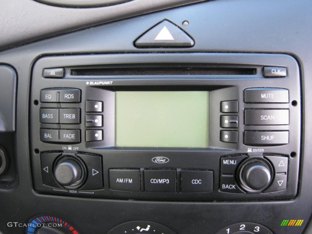 2003 Focus SE Wagon - CD Silver Metallic / Medium Graphite photo #5