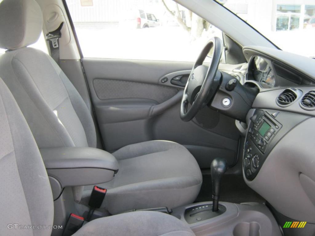 2003 Focus SE Wagon - CD Silver Metallic / Medium Graphite photo #7