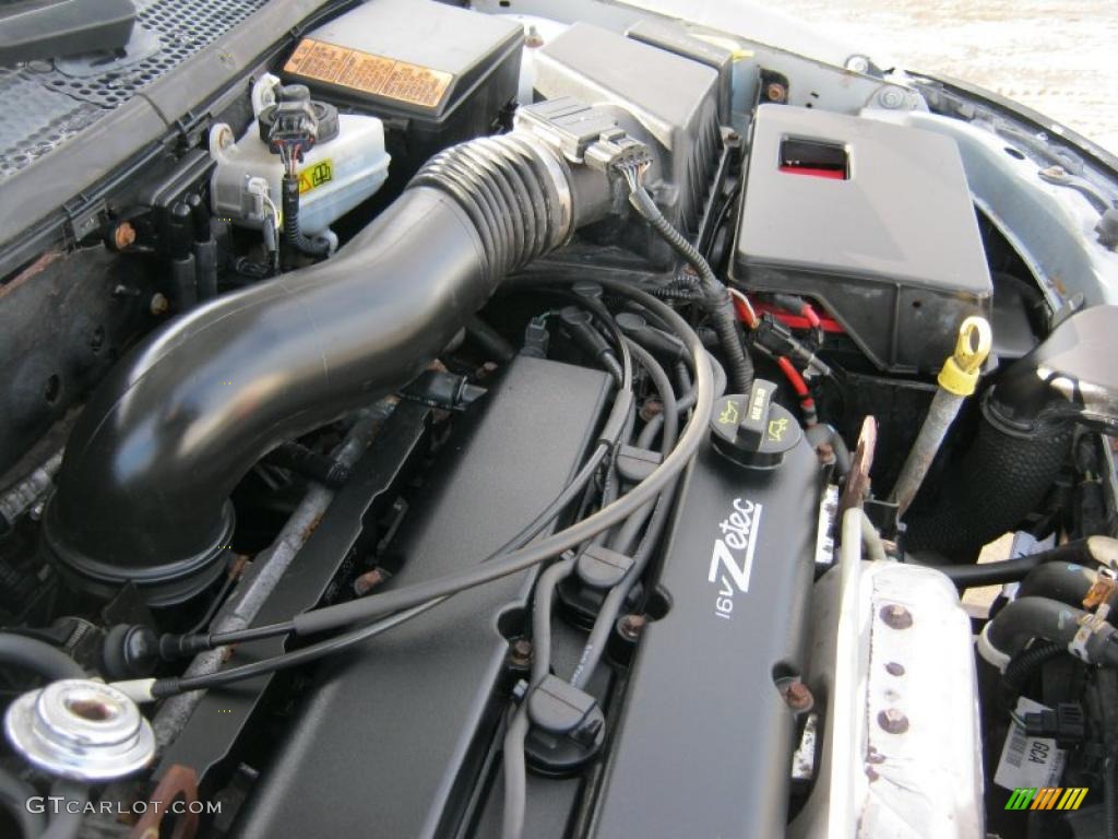 2003 Ford Focus SE Wagon 2.0L DOHC 16V Zetec 4 Cylinder Engine Photo