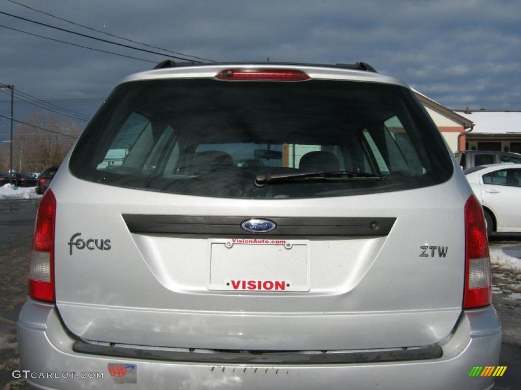 2003 Focus SE Wagon - CD Silver Metallic / Medium Graphite photo #15