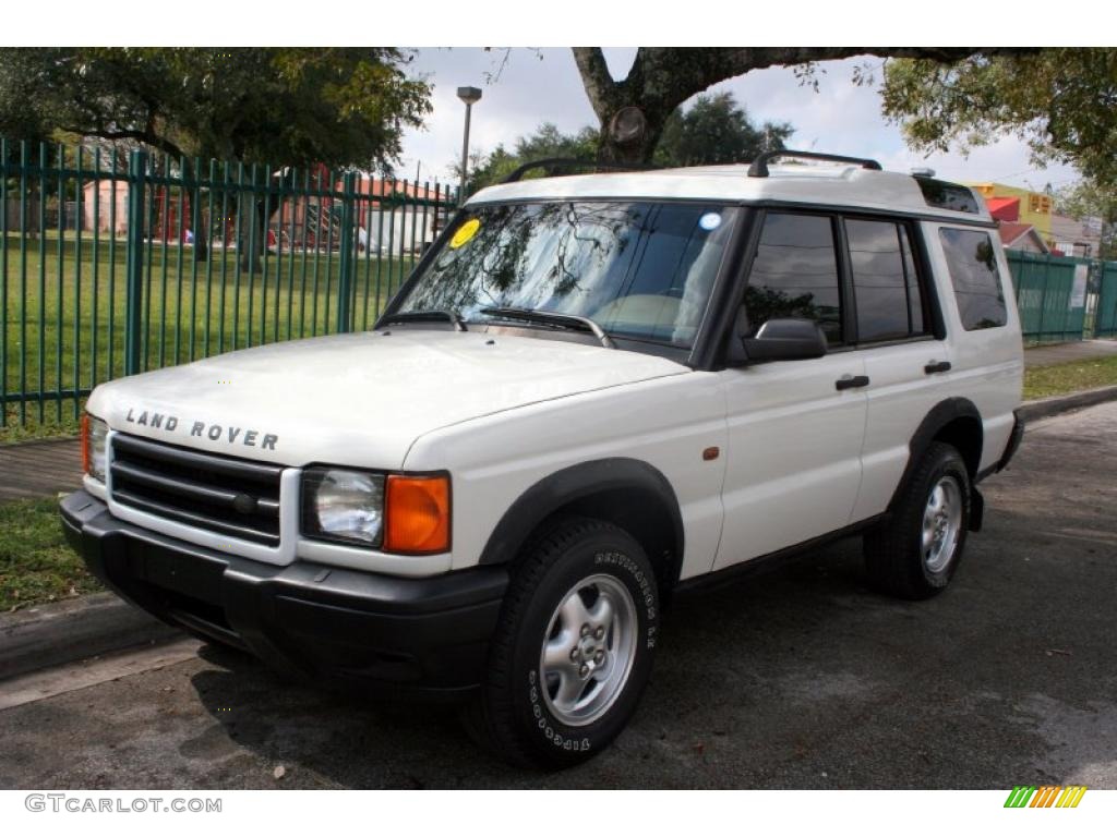 Chawton White Land Rover Discovery II