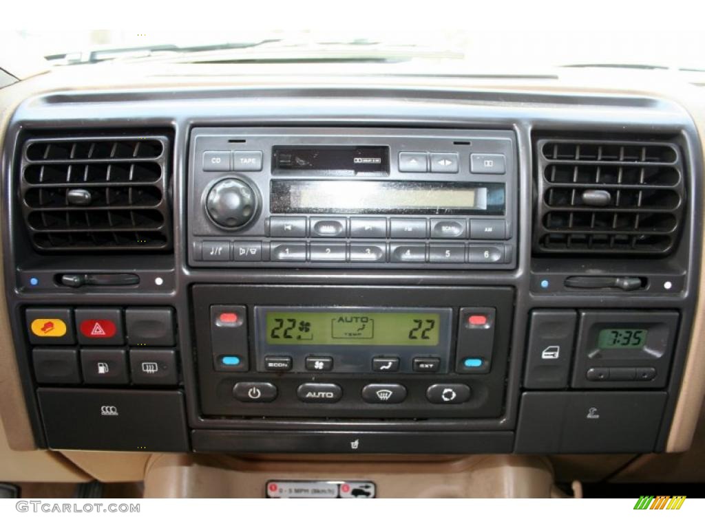 2000 Land Rover Discovery II Standard Discovery II Model Controls Photo #43412920