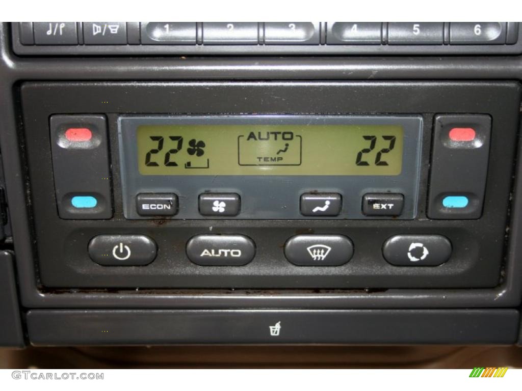 2000 Land Rover Discovery II Standard Discovery II Model Controls Photo #43412944