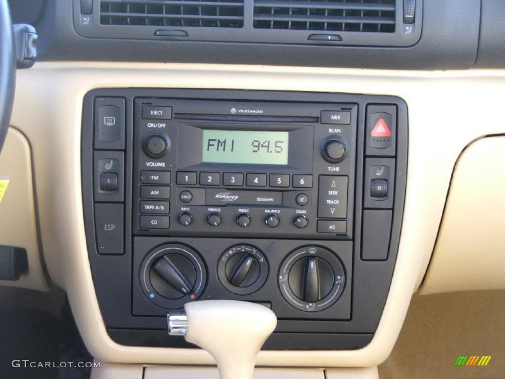 2004 Volkswagen Passat GLS Wagon Controls Photo #43422044