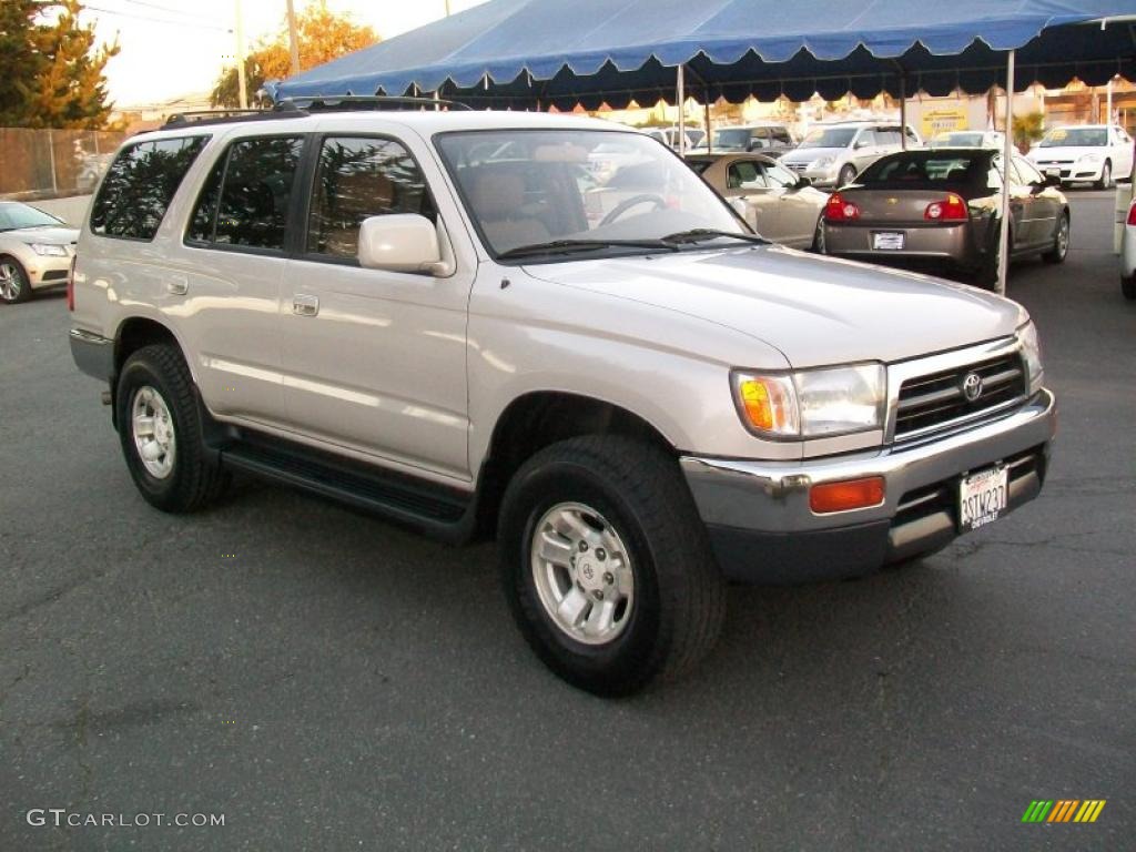 1996 4Runner SR5 - Desert Dune Metallic / Beige photo #1