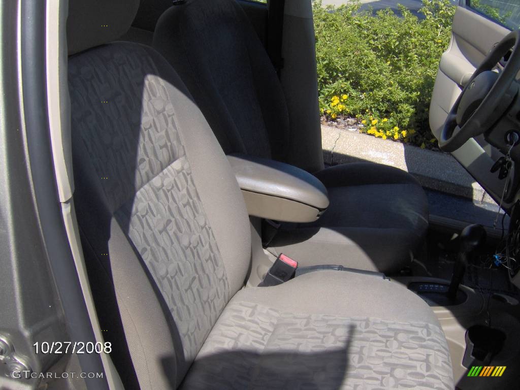 2005 Focus ZXW SE Wagon - Arizona Beige Metallic / Dark Pebble/Light Pebble photo #17