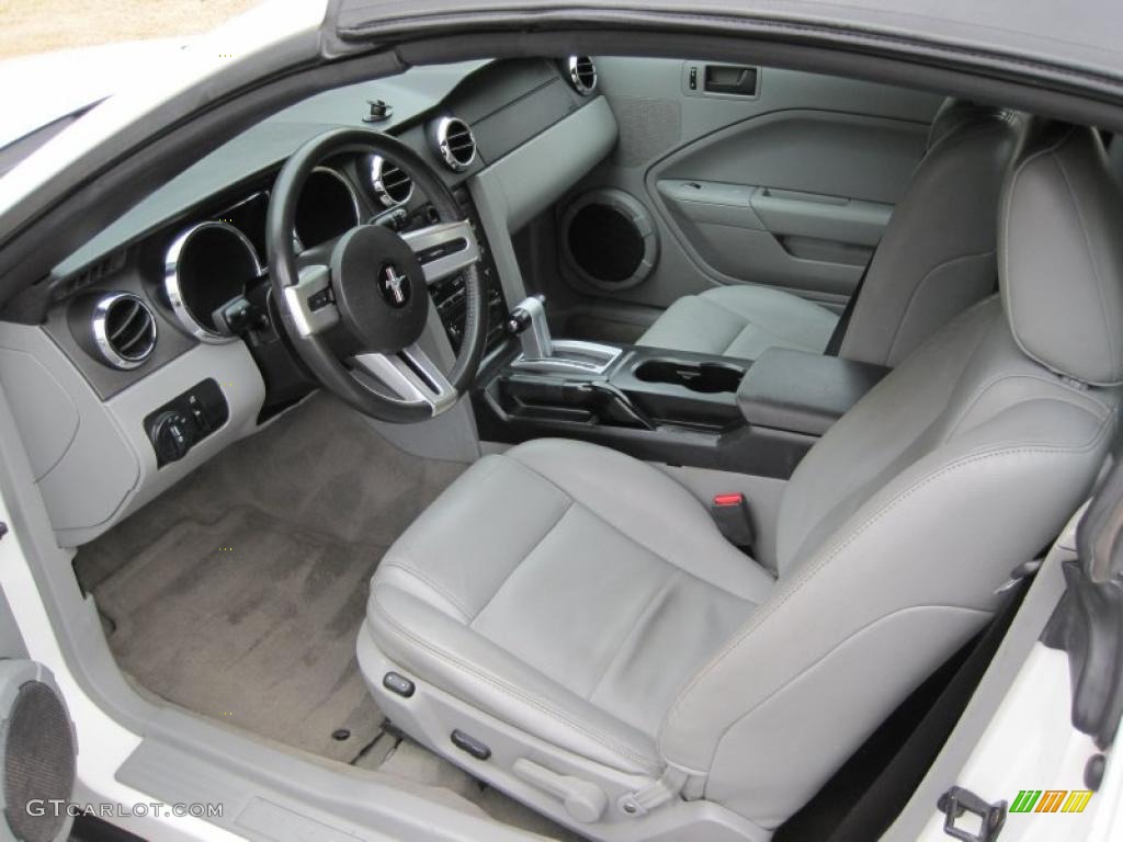 2006 Mustang V6 Deluxe Convertible - Performance White / Light Graphite photo #3