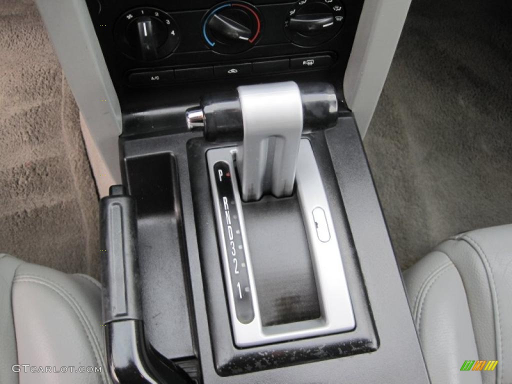 2006 Mustang V6 Deluxe Convertible - Performance White / Light Graphite photo #9