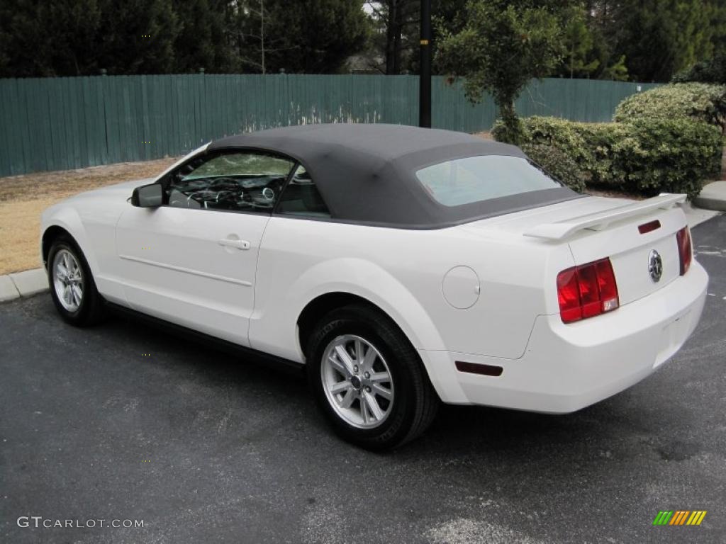 2006 Mustang V6 Deluxe Convertible - Performance White / Light Graphite photo #10