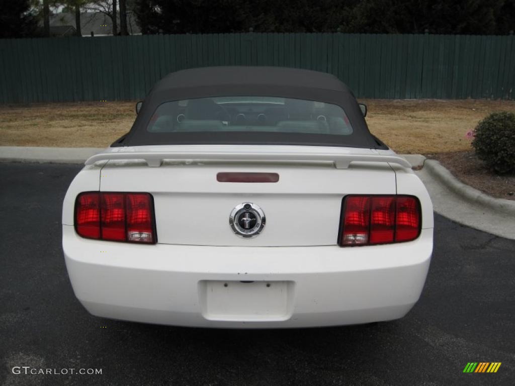 2006 Mustang V6 Deluxe Convertible - Performance White / Light Graphite photo #11
