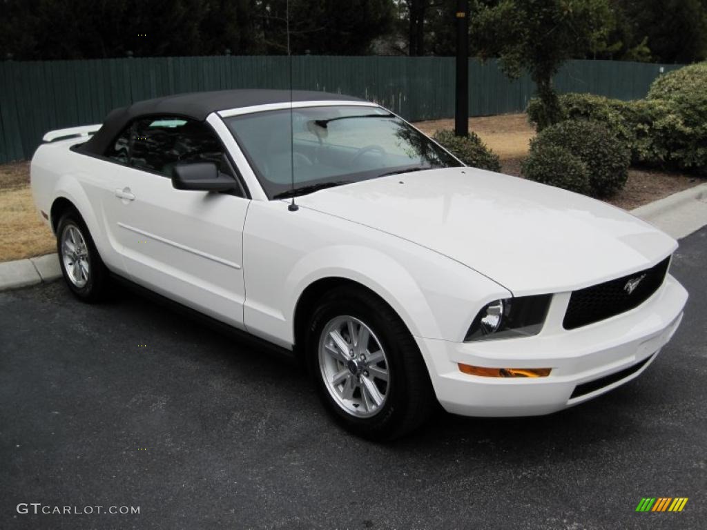 2006 Mustang V6 Deluxe Convertible - Performance White / Light Graphite photo #16