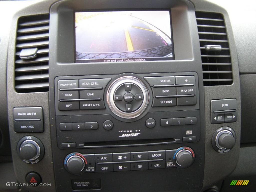 2010 Nissan Pathfinder SE 4x4 Controls Photo #43430945