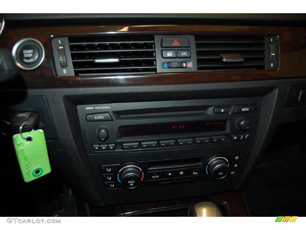 2010 BMW 3 Series 328i Sedan Controls Photo #43433835