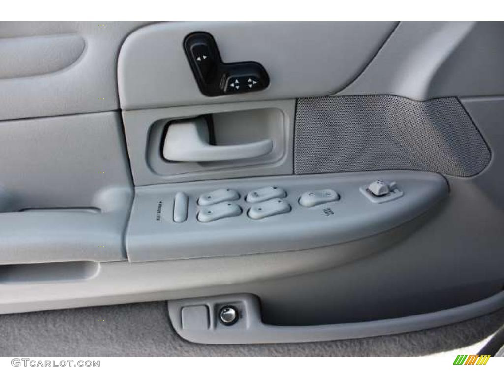 1998 Ford Crown Victoria LX Sedan Controls Photo #43442304