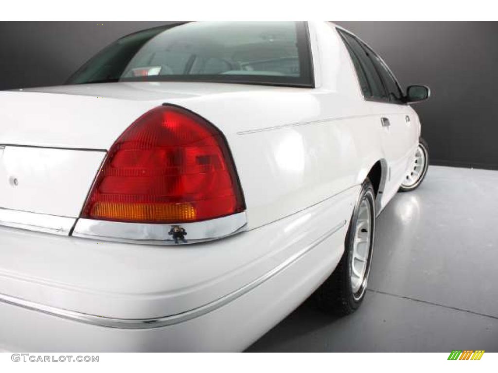 1998 Crown Victoria LX Sedan - Vibrant White / Light Graphite photo #22