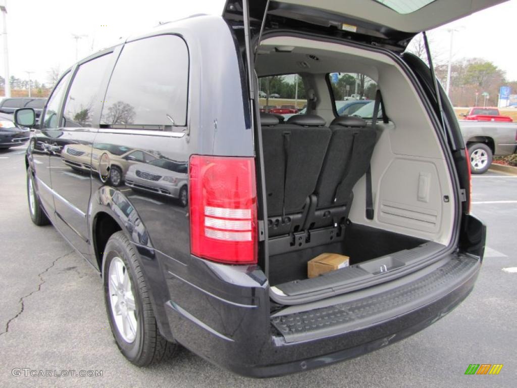 2010 Town & Country Touring - Blackberry Pearl / Dark Slate Gray/Light Shale photo #8
