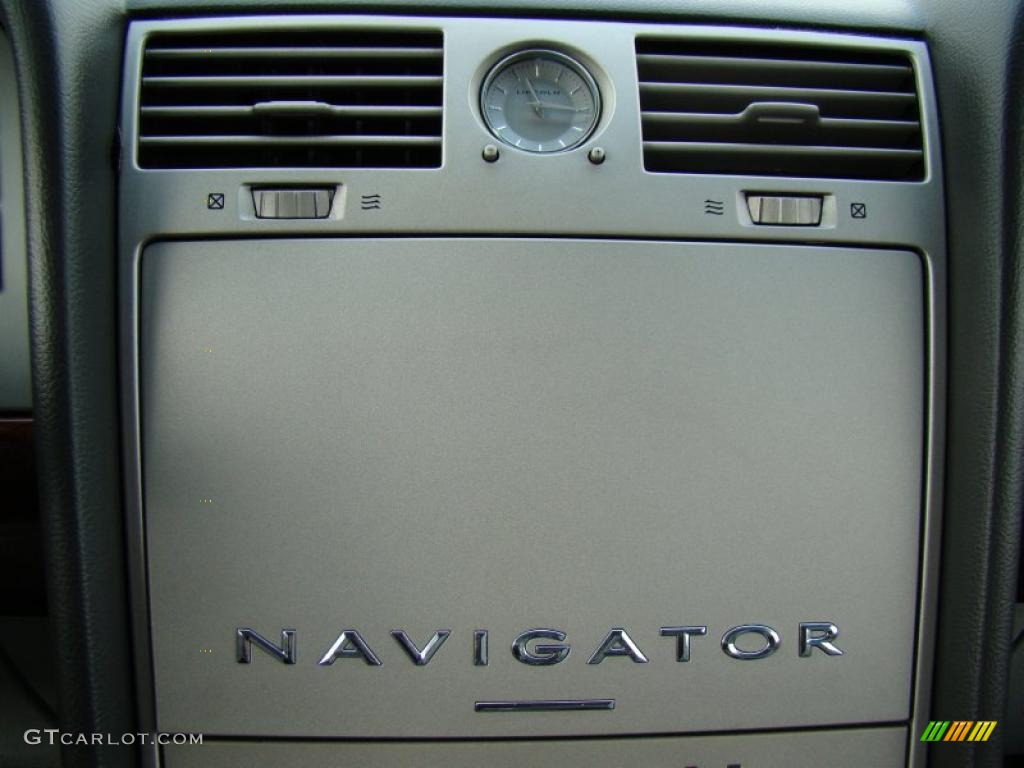2004 Navigator Luxury - Black Clearcoat / Dove Grey photo #26