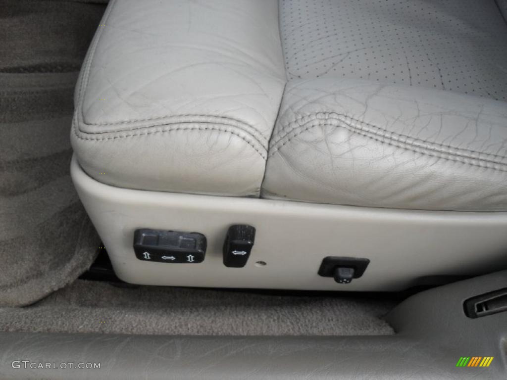 1995 Seville STS - White / Cashmere photo #8