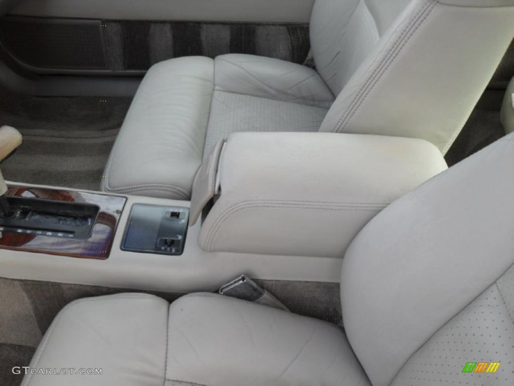 1995 Seville STS - White / Cashmere photo #10