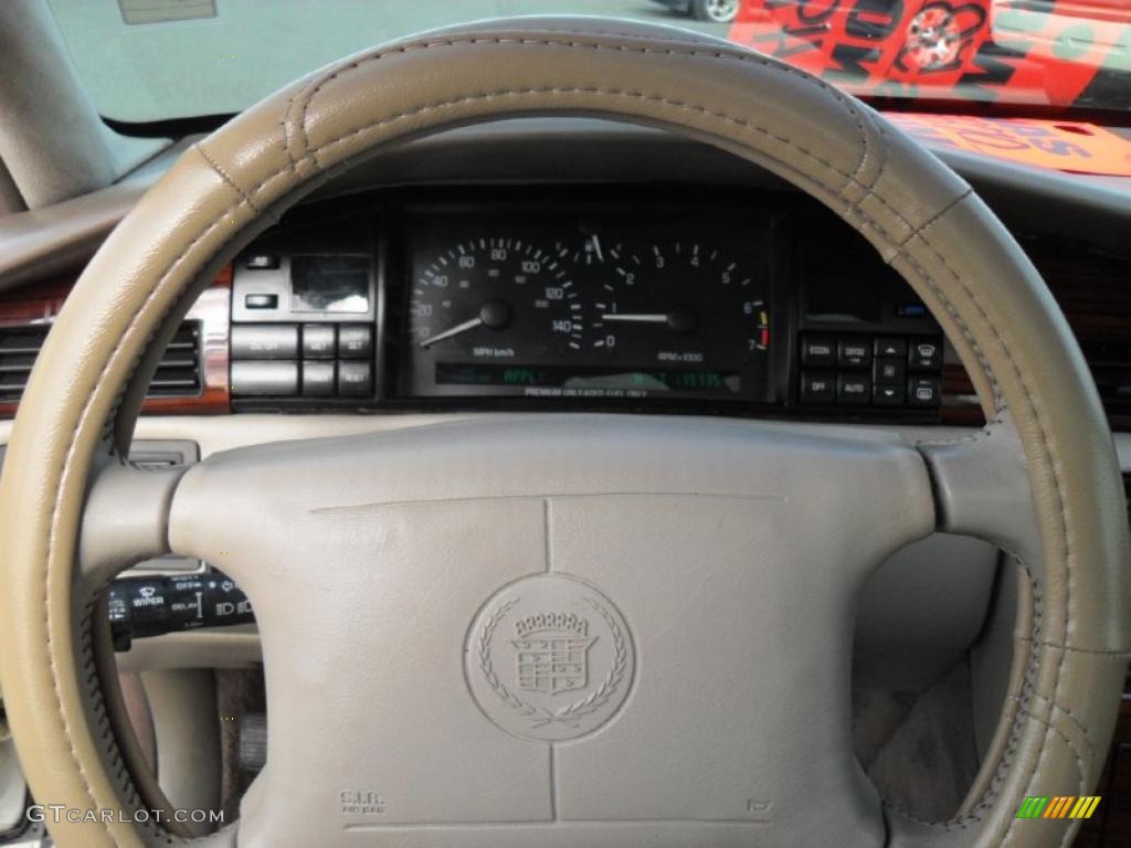 1995 Seville STS - White / Cashmere photo #15