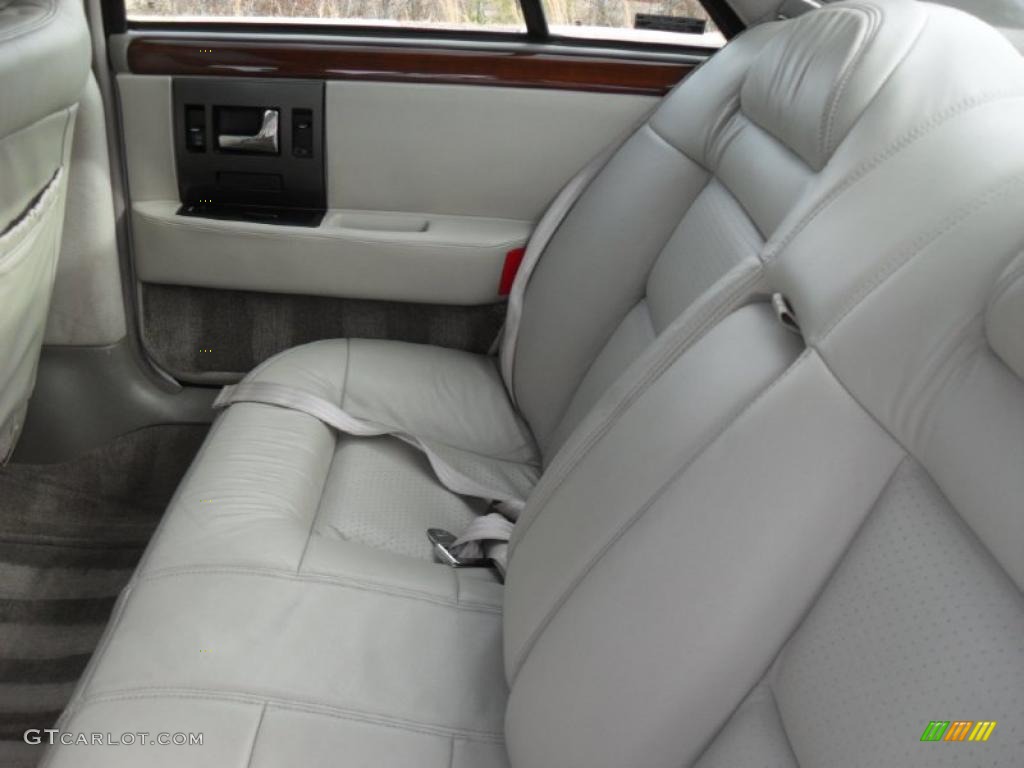 1995 Seville STS - White / Cashmere photo #17