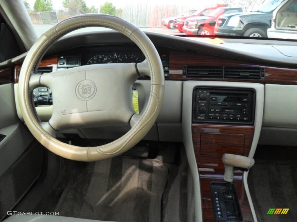 1995 Seville STS - White / Cashmere photo #18