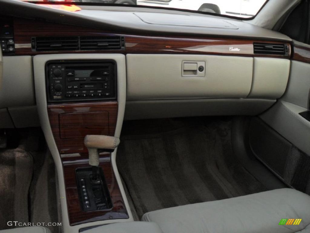 1995 Seville STS - White / Cashmere photo #19