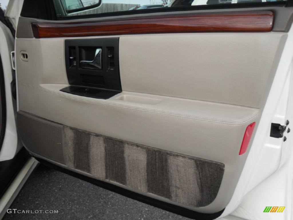 1995 Seville STS - White / Cashmere photo #25
