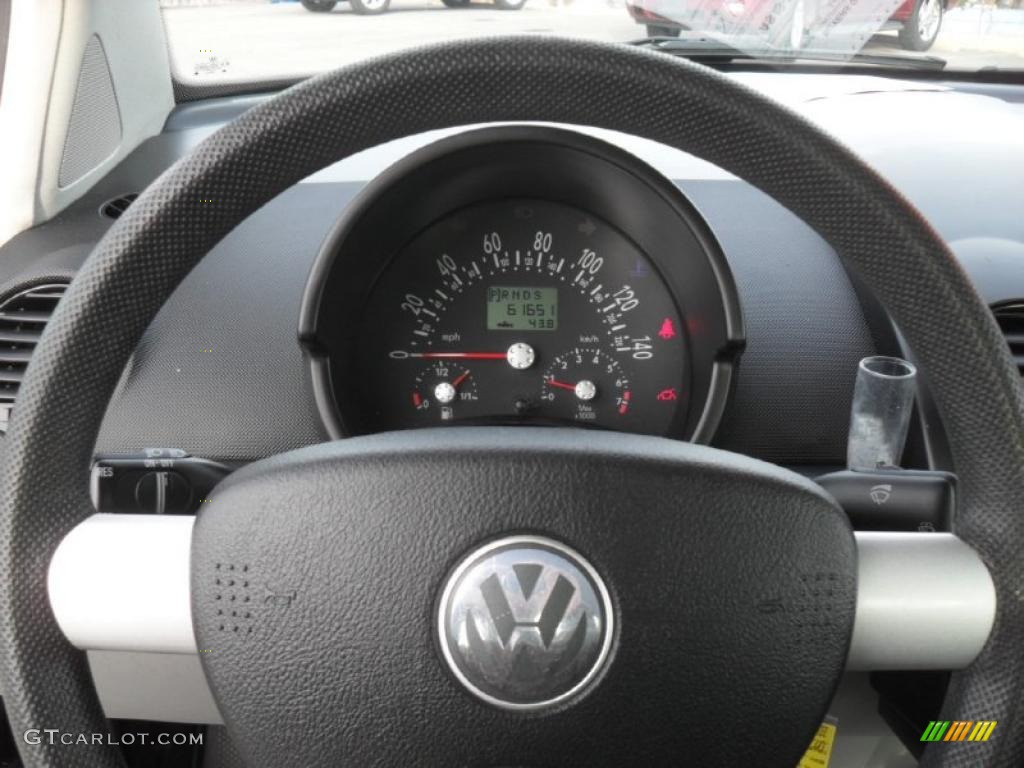 2005 Volkswagen New Beetle GL Coupe Black Steering Wheel Photo #43462076