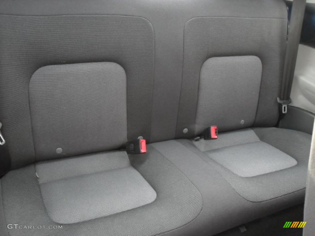 Black Interior 2005 Volkswagen New Beetle GL Coupe Photo #43462124