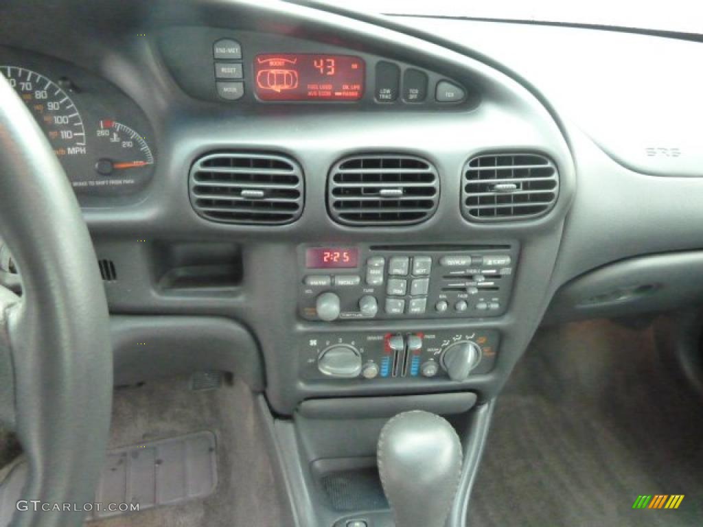 2003 Pontiac Grand Prix GTP Sedan Controls Photo #43465545