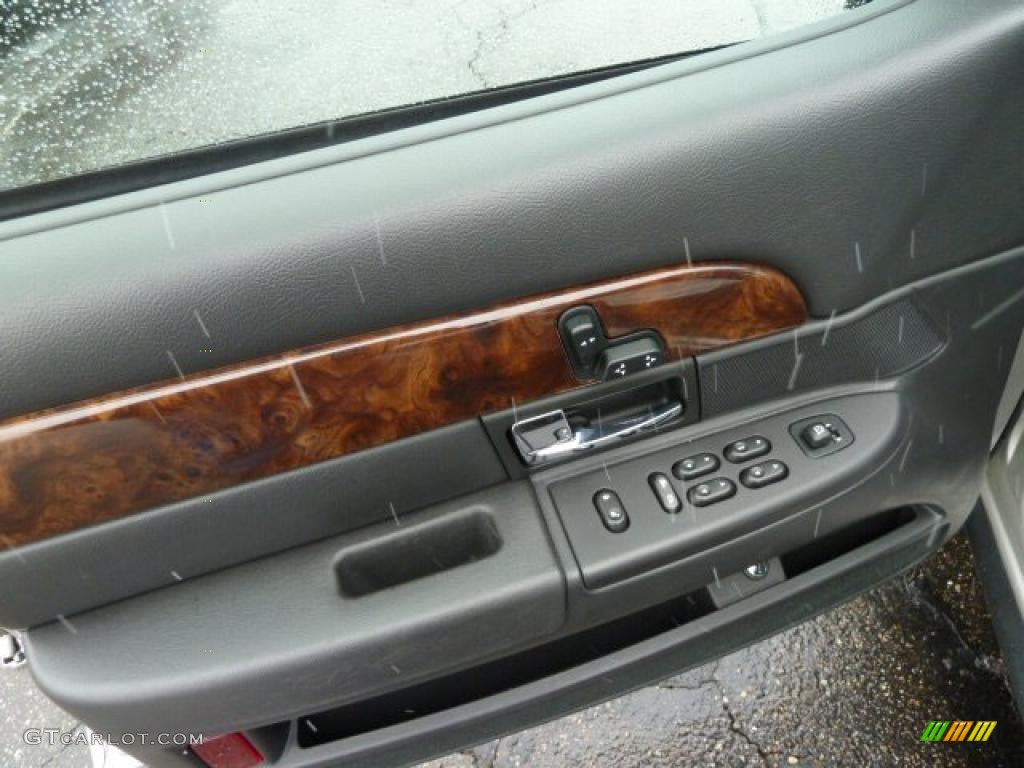 2006 Grand Marquis GS - Silver Birch Metallic / Charcoal Black photo #11