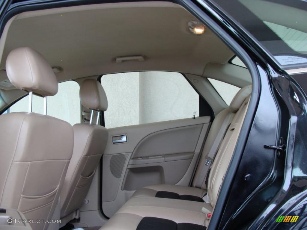 Pebble Beige/Black Interior 2005 Ford Five Hundred SEL AWD Photo #43467994
