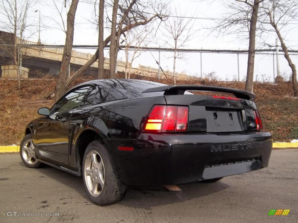 2003 Mustang V6 Coupe - Black / Dark Charcoal photo #7