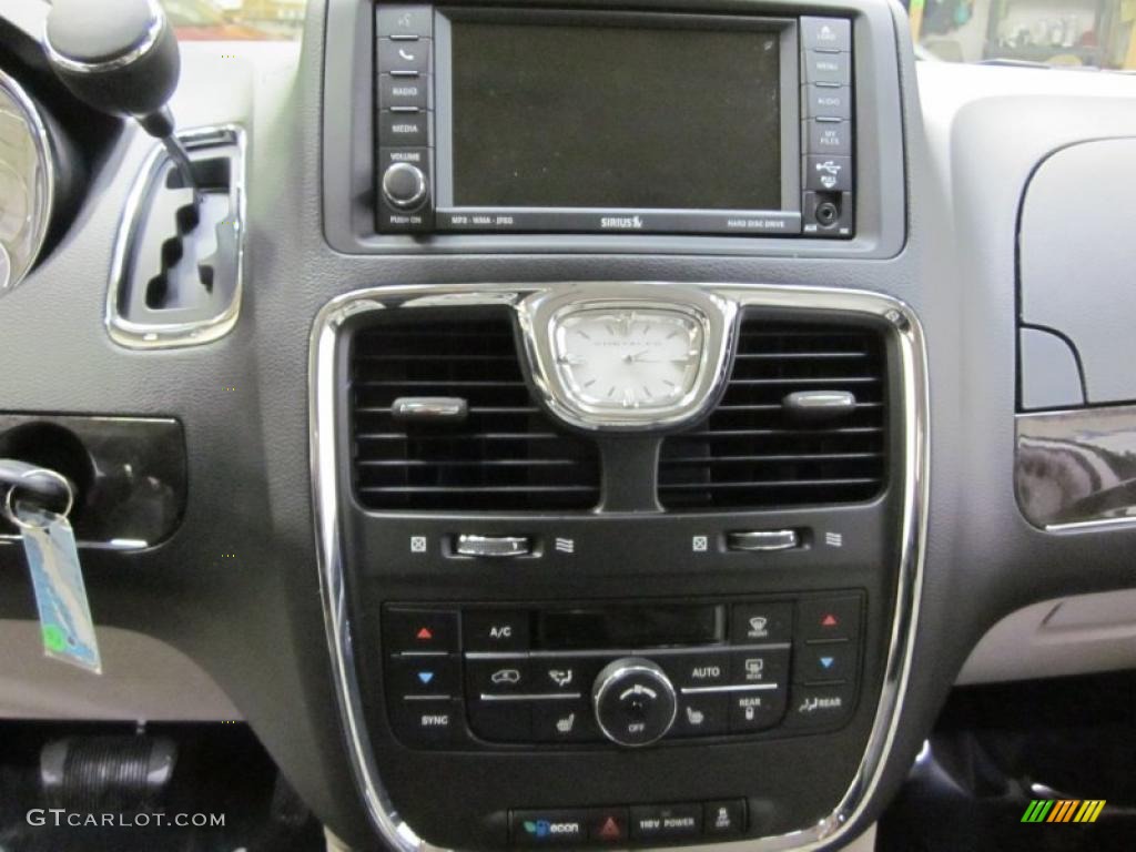 2011 Chrysler Town & Country Touring - L Controls Photo #43475742