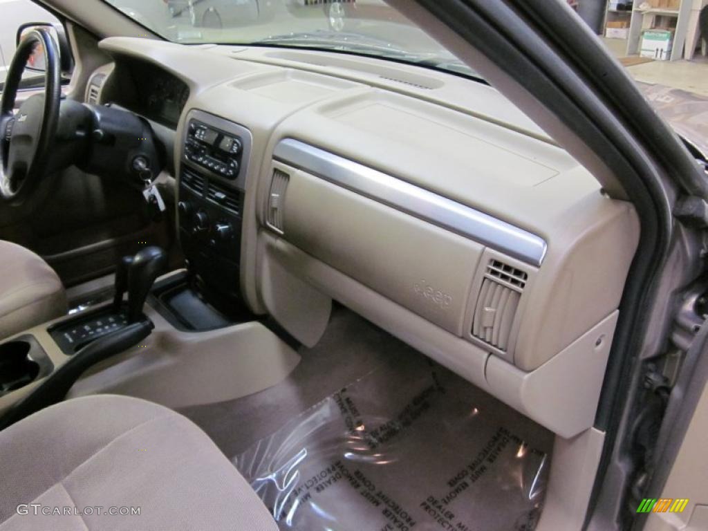 2001 Grand Cherokee Laredo 4x4 - Woodland Brown Satin Glow / Sandstone photo #22