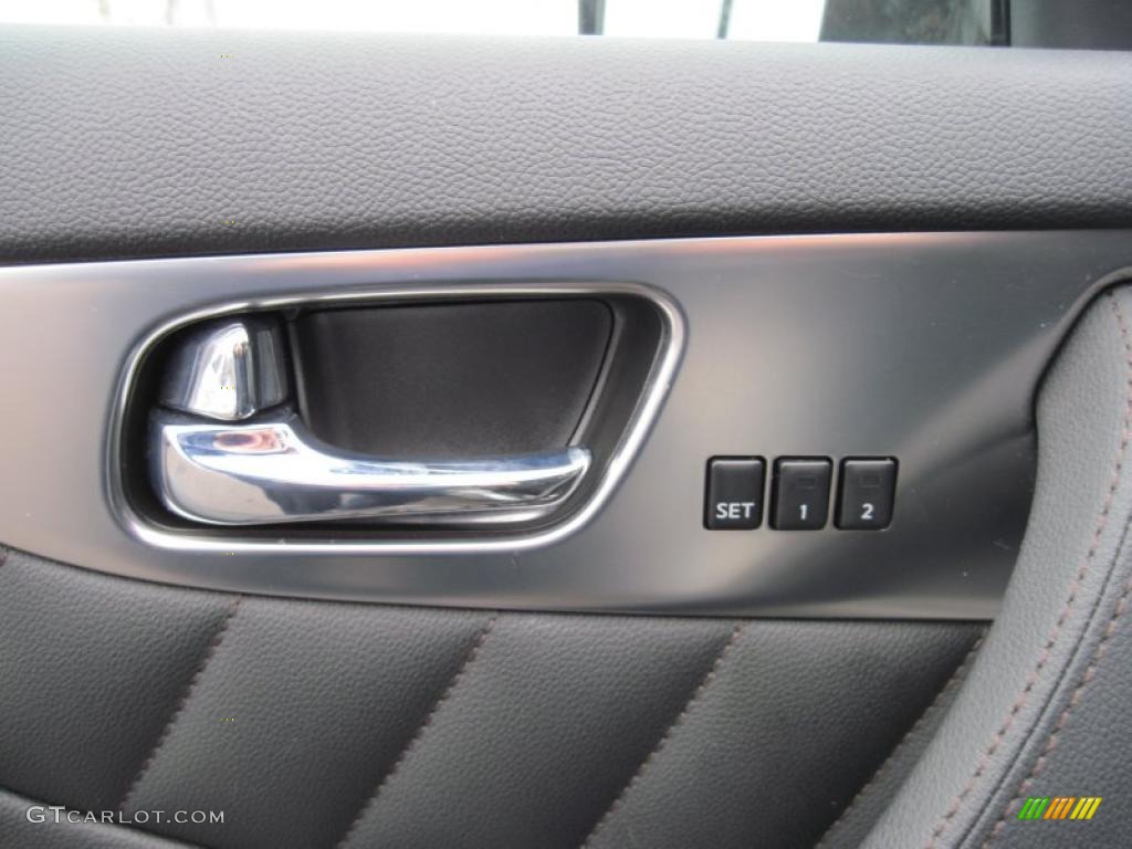 2010 Infiniti FX 35 AWD Controls Photo #43483995