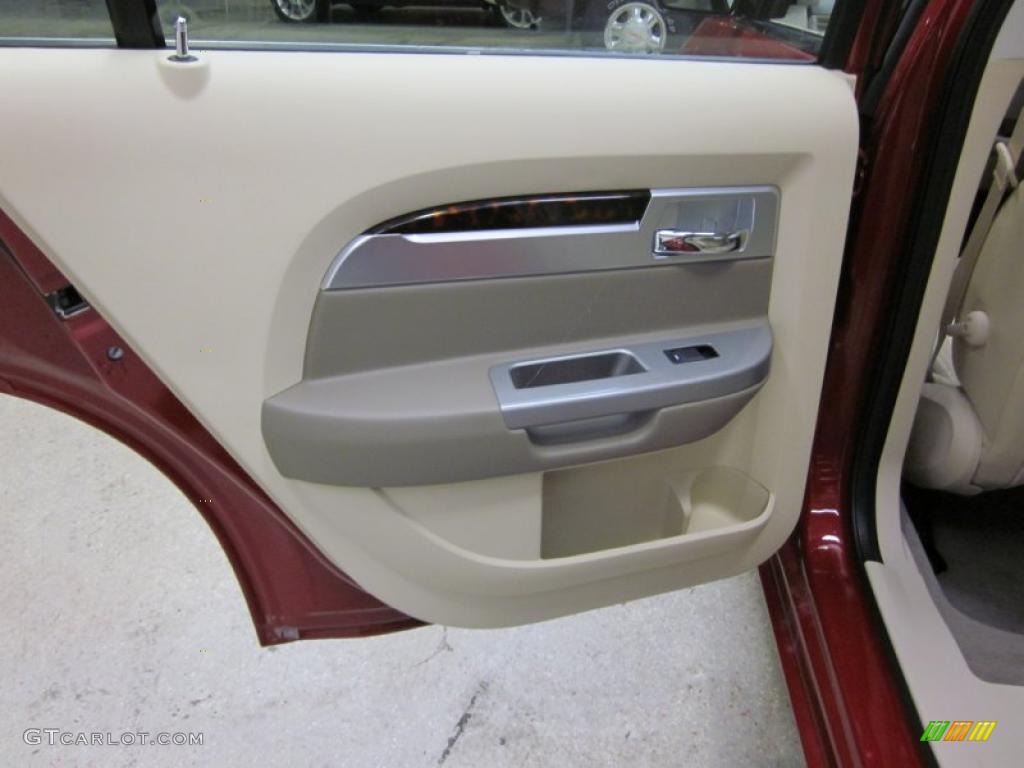 2010 Chrysler Sebring Limited Sedan Medium Pebble Beige/Cream Door Panel Photo #43486916